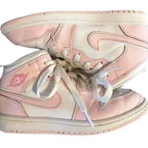 @nikenkillian215 Gently Loved Air Jordan’s Released 11.14.24 Pink & White Sz 1Y